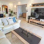 빌라 Claudia By Hello Homes *