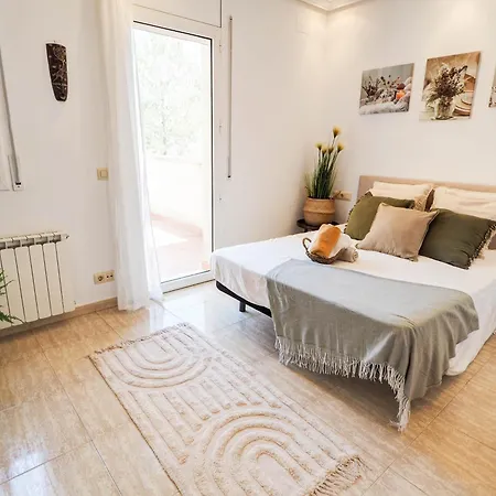 Claudia By Hello Homes סיטגס