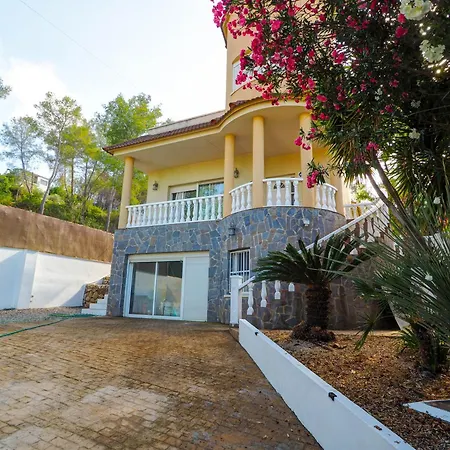 Claudia By Hello Homes *