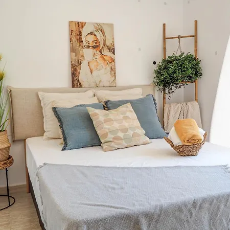 Claudia By Hello Homes * סיטגס