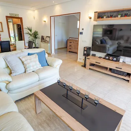 וילה Claudia By Hello Homes *