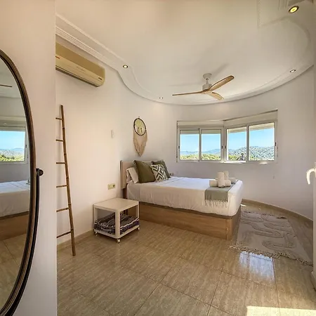 Claudia By Hello Homes *