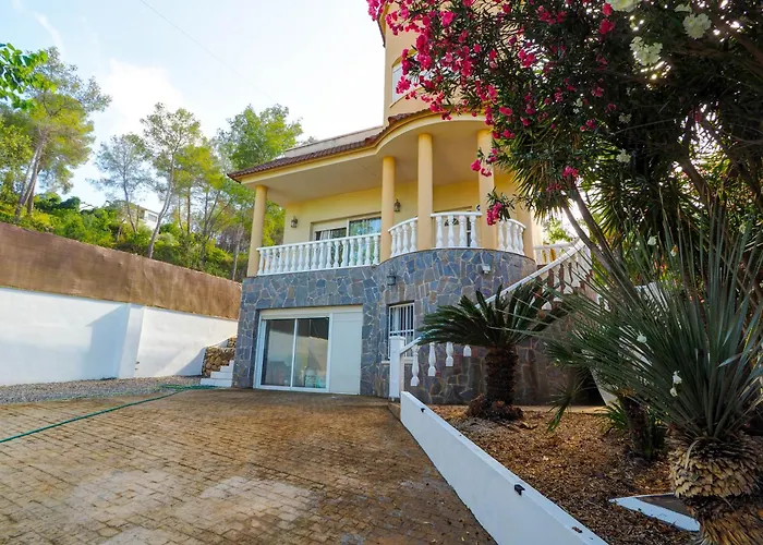 Claudia By Hello Homes *