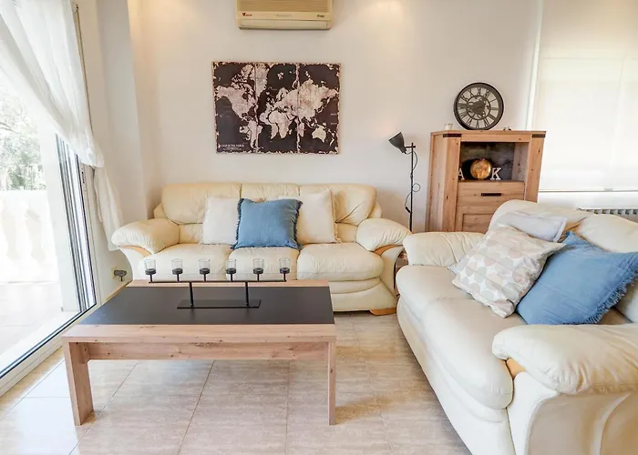 Claudia By Hello Homes