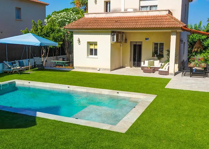 Claudia By Hello Homes * Σίτζες