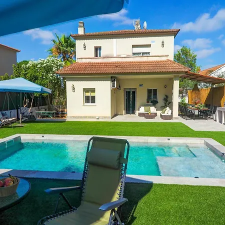 Claudia By Hello Homes * سيدجيس