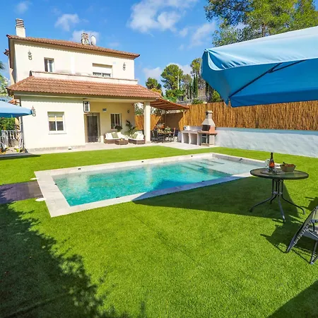 Claudia By Hello Homes *