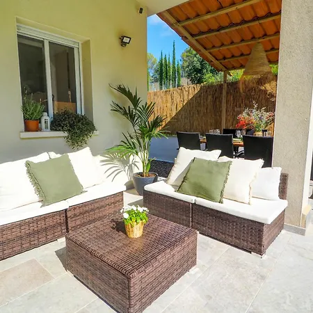 فيلة Claudia By Hello Homes