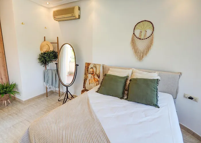 Claudia By Hello Homes